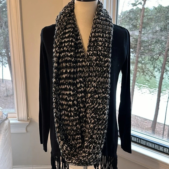 Hand knit Infinity Scarf, NWOT - Picture 3 of 4